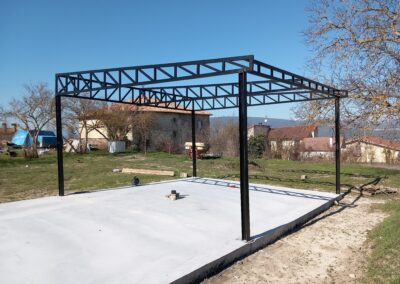 Estructura de pérgola metálica