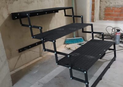 Escalera metálica plegable